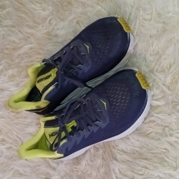 Hoka One Clifton 7 falls road running - Picture 2 of 6